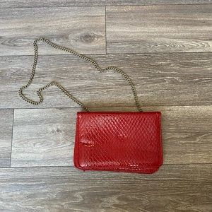 🌺 Red faux snakeskin crossbody purse